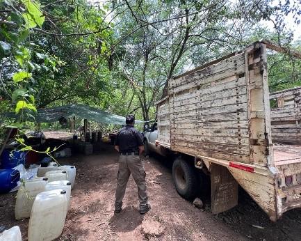 $!Localizan metanfetamina y sustancias químicas en posible laboratorio clandestino en Cosalá