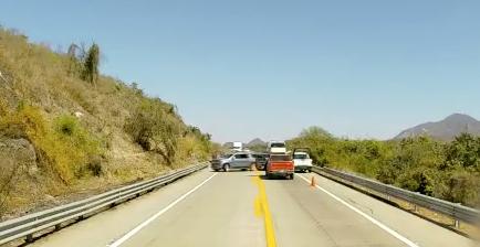 $!Captan convoy de hombres armados sobre la México 15, en Guasave