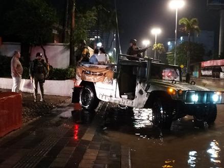 $!Traslada Ejército a 162 personas tras lluvias en Mazatlán