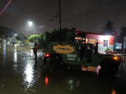 $!Traslada Ejército a 162 personas tras lluvias en Mazatlán