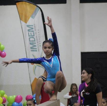 Niñas entre los 4 y 16 años de edad participaron en el evento.