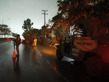 $!Traslada Ejército a 162 personas tras lluvias en Mazatlán