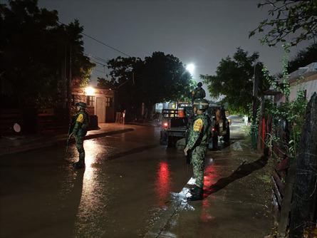 $!Traslada Ejército a 162 personas tras lluvias en Mazatlán