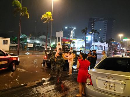 $!Traslada Ejército a 162 personas tras lluvias en Mazatlán