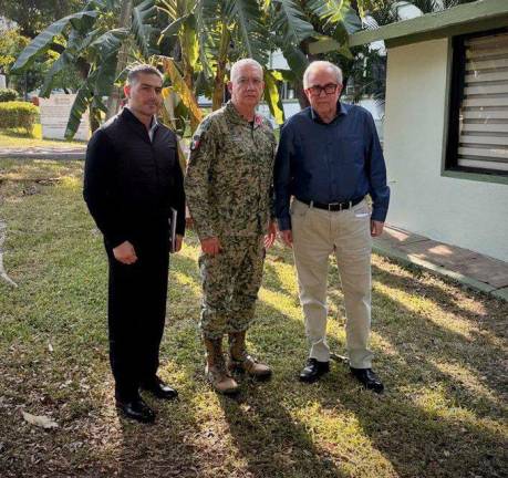 Omar García Harfuch, el General Ricardo Trevilla Trejo y Rocha Moya se reunieron en la Novena Zona Militar.