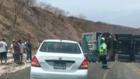 El accidente se produjo en el kilómetro 194 de la Mazatlán-Durango.