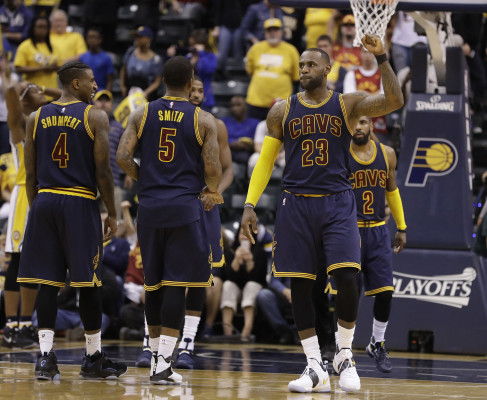 Con triple de LeBron, Cavs barren serie ante Pacers