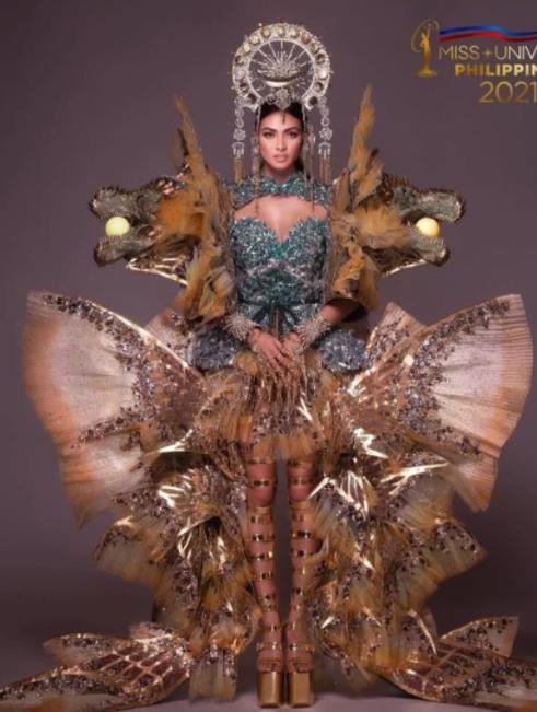 $!Miss Universo 2021: En la pasarela preliminar, Déborah Hallal brilla con su traje típico