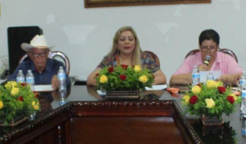 Claudia Valdez Aguilar anuncia que para su segundo período como Alcaldesa de Rosario contará con nuevos perfiles.