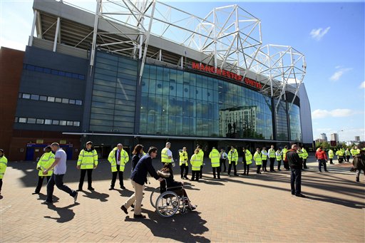 Evacúan Old Trafford y cancelan juego ante el Bournemouth