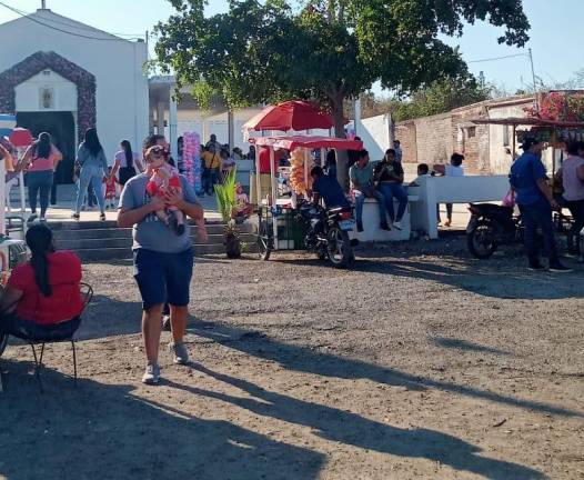 Se espera que a partir de las 15:00 horas empiecen a llegar más feligreses a la zona de la capilla.