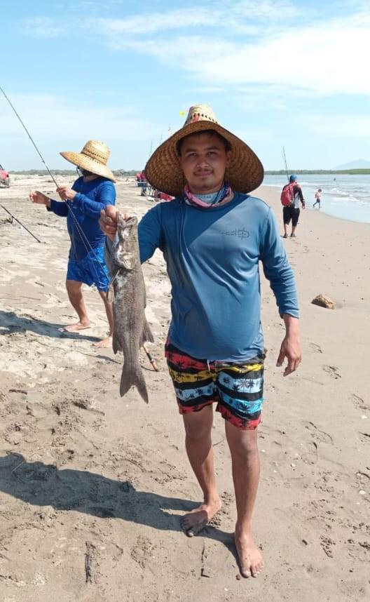 $!Mendoza atrapa premio principal en Torneo de Pesca de Orilla Rosario 2023