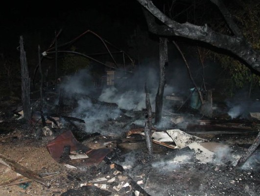 Se incendia casa de lámina de cartón en la colonia Conchi Tres