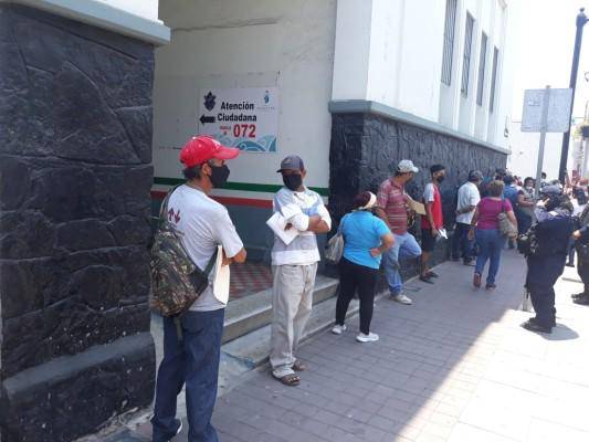 Entrega del programa Bienpesca en el Palacio Federal de Mazatlán.