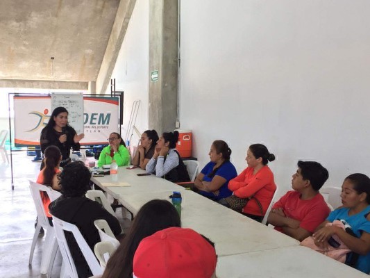 Alrededor de 20 instructores se dieron cita este sábado en las instalaciones del Imdem para actualizarse.