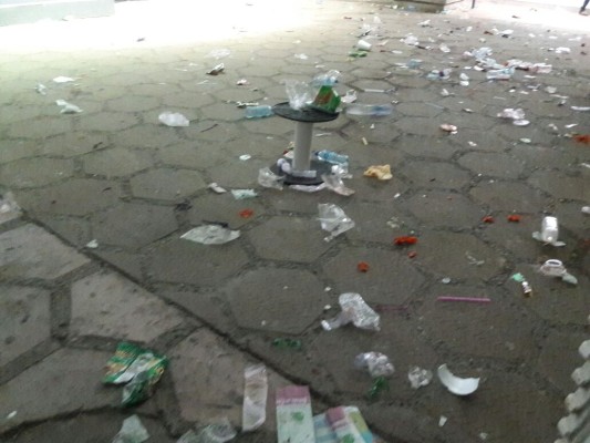 Desborda la basura tras festejo del Día del Niño en la plazuela de Elota