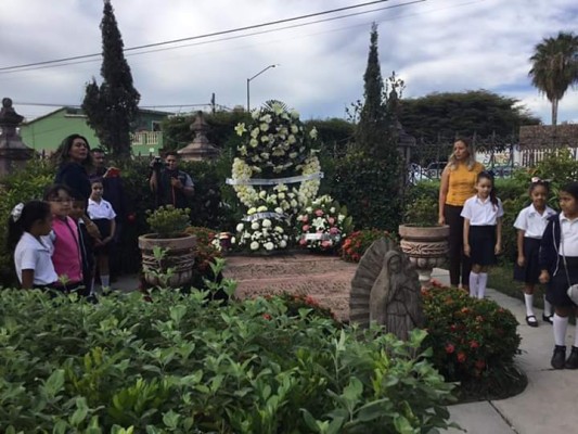 Celebran en Rosario el natalicio de Lola Beltrán