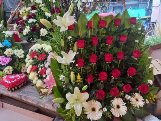 Floristas de Escuinapa esperan que este 14 de febrero sea de muy buenas  ventas