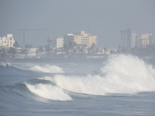 Alertan por mar de fondo en Mazatlán; cobra ya una víctima