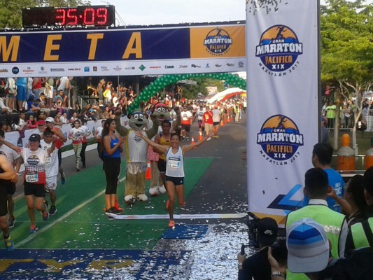 Se llevan los honores en los 10K en el Gran Maratón Pacífico