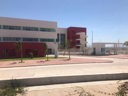 Gobernador de Sinaloa anuncia que adquirirán respiradores y camas para hospitales