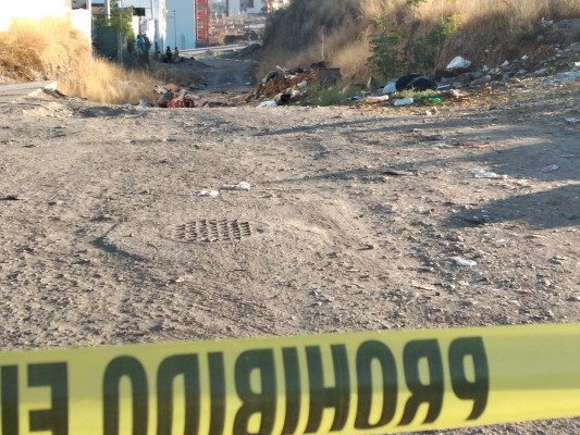 En Culiacán abandonan a una persona muerta en un camino de terracería