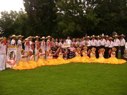 Bailes y danzas del sur llegarán con el ballet folclórico Zitlalkiahuitl.