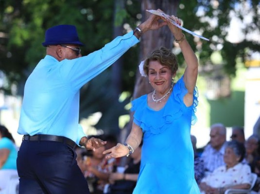 Regresan las tardes de danzón al parque Zaragoza en Mazatlán