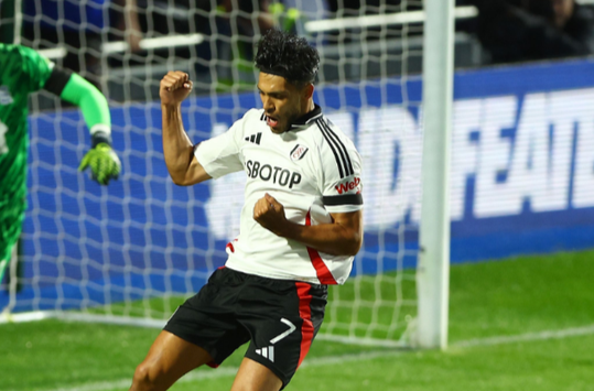 Raúl Jiménez aparece y marca gol con el Fulham