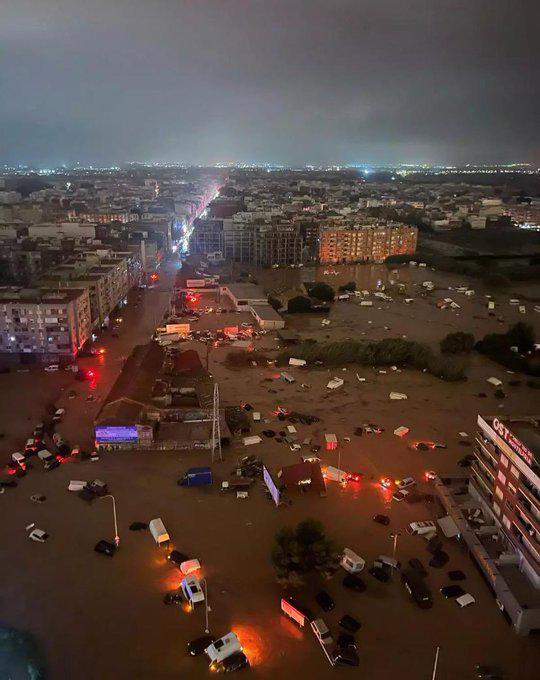 $!Mueren al menos 72 personas tras inundaciones en Valencia, en España