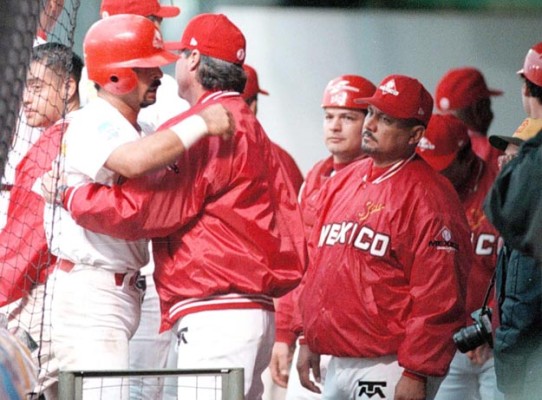 Daniel Fernández igualaba el récord de otra leyenda del beisbol mexicano.