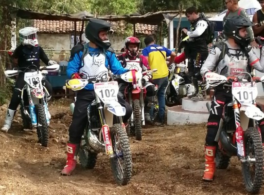 Pilotos de todo el País fueron parte de la culminación del Serial Regional Enduro 2020, en El Armadillo.