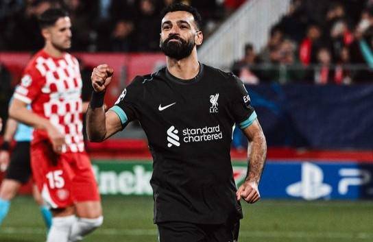 Mohamed Salah concretó, vía penalti, el gol con el que Liverpool mantuvo su paso perfecto en la Champions.