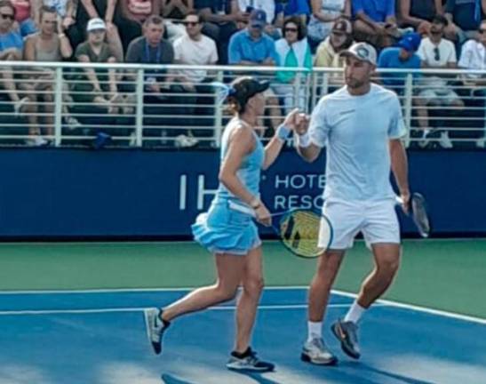 La mazatleca Giuliana Olmos y el veracruzano Santiago González pasan a la segunda ronda del dobles mixto.