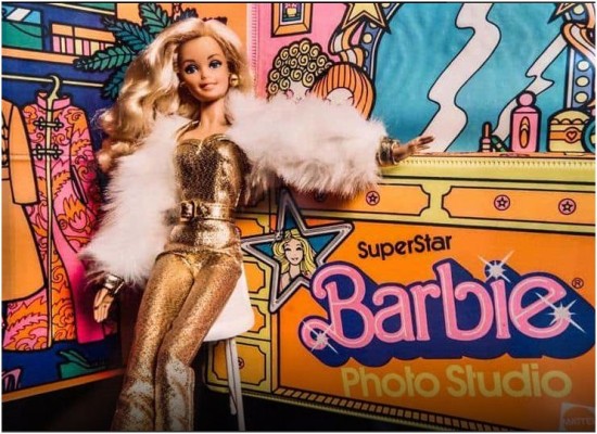 Barbie, nacida en Nueva York, ha tenido distintas versiones a lo largo de 6 décadas.