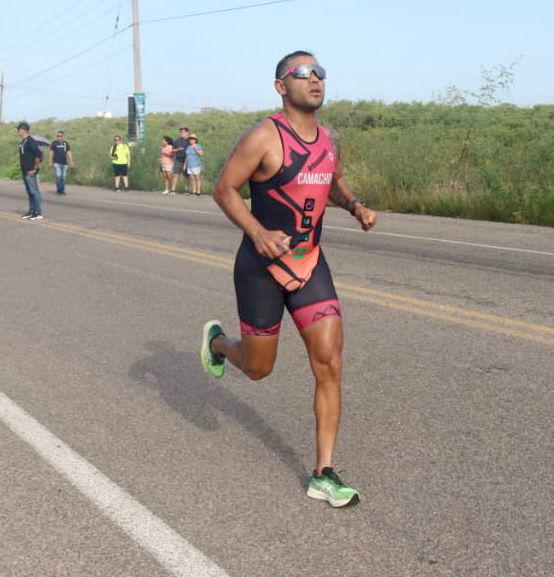 $!José Favela y Antonella Guzmán conquistan Triatlón de la Isla de la Piedra