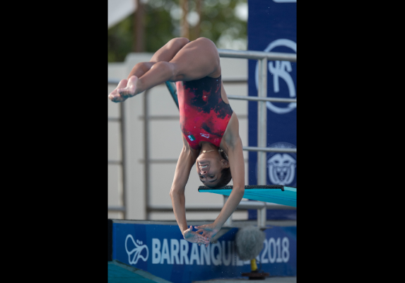 Paola Espinosa logra medalla de plata en trampolín de un metro.