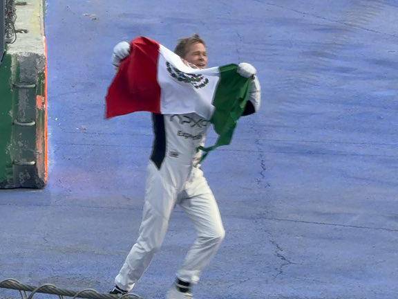 Brad Pitt sorprende en el Gran Premio de México