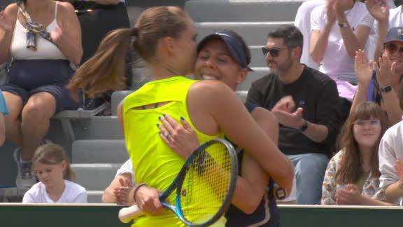 $!Giuliana Olmos y Alexandra Panova sorprenden y avanzan a cuartos de final en Roland Garros