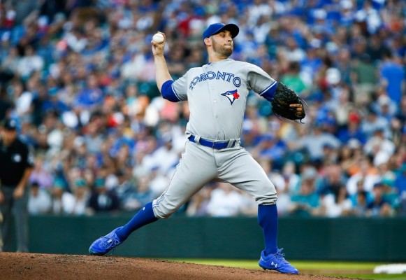 Marco Estrada tolera un solo imparable.