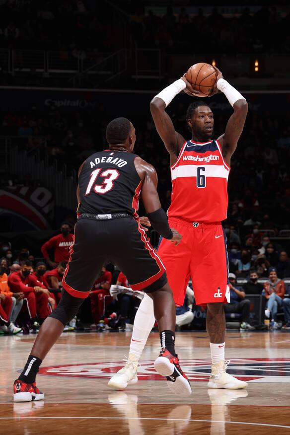 $!Washington Wizards vence a Miami Heat con una remontada furiosa a puro triple