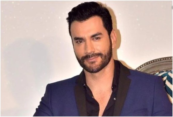 No soy gay ni bisexual: David Zepeda