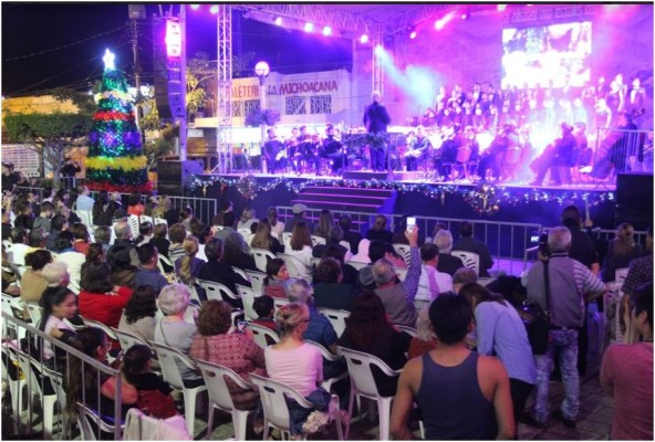 Ilumina la noche mazatleca una Estrella de Navidad