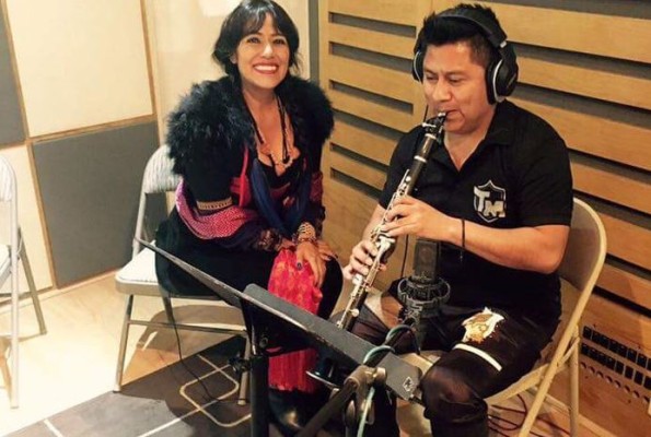 Virgilio Ruiz con la cantante Lila Downs.