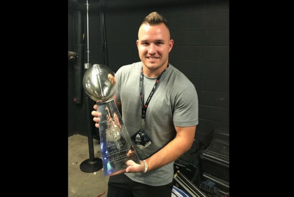 Mike Trout muestra apoyo incondicional a los campeones de la NFL