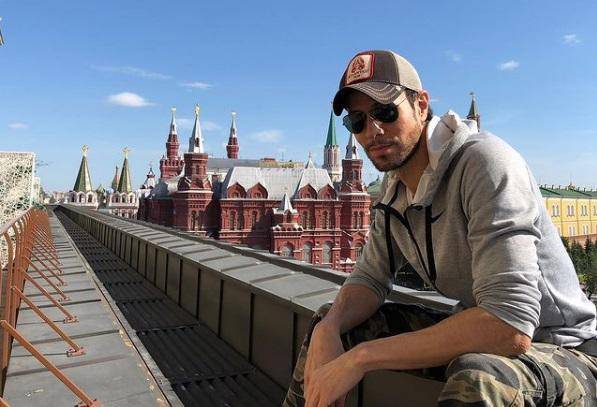 Enrique Iglesias comparte una fotografía a la lado de su hija menor Mary.