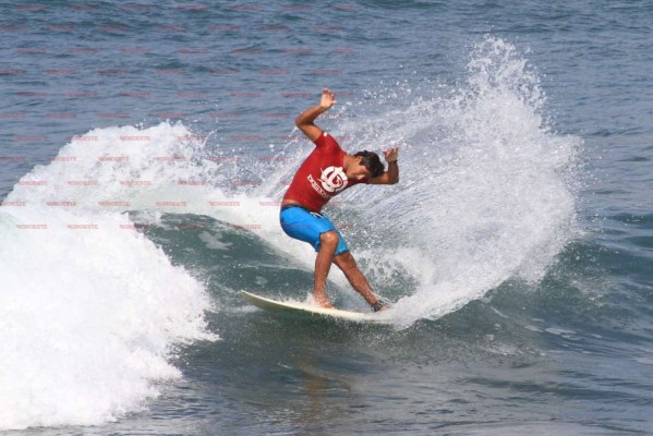 Suman primeros puntos en el Selectivo Estatal de Surfing