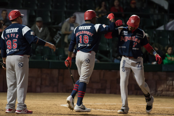 Águilas de Mexicali asegura la serie con paliza ante Cañeros