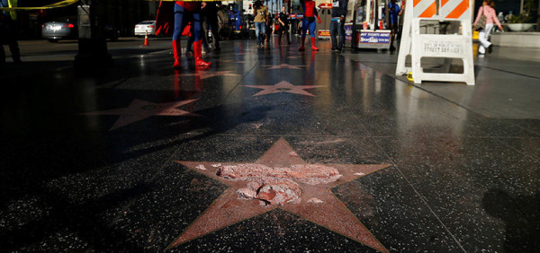 Destruyen estrella de Trump en Hollywood