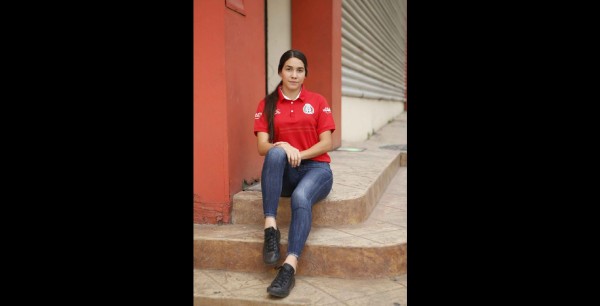 Melanie Villavicencio, la primera árbitra de futbol profesional en Sinaloa